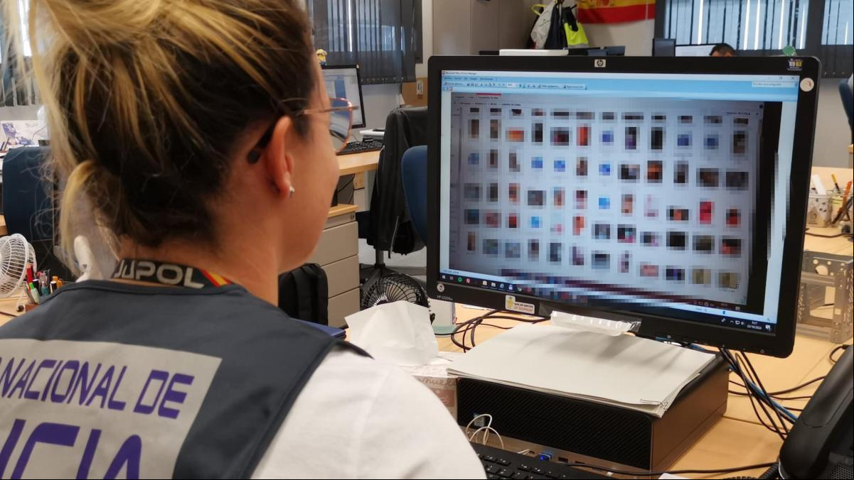 Cae una red que difundía imágenes íntimas de más de 100 mujeres en chats de pago