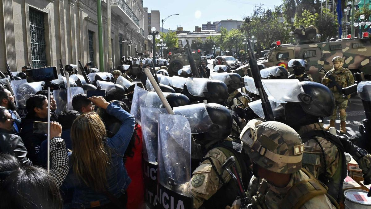 Intento de golpe de Estado en Bolivia, directo | Militantes armados asaltan la sede del Gobierno