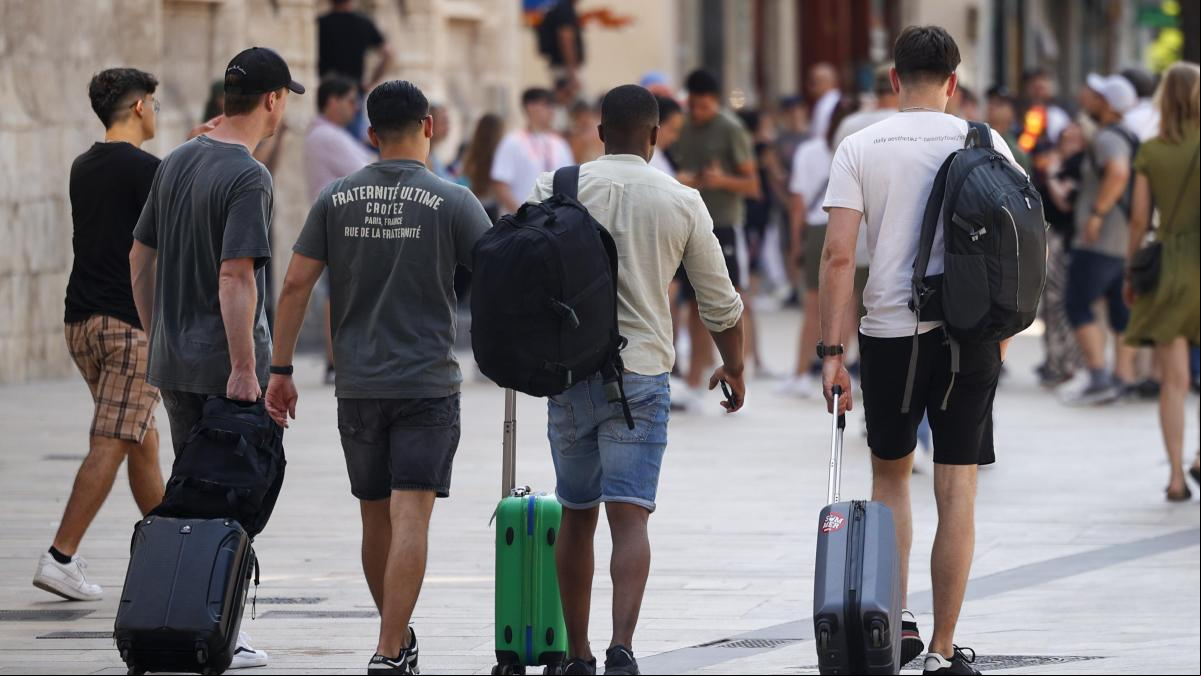 Los hoteleros denuncian que en València hay 2.900 pisos que alojan turistas ilegalmente