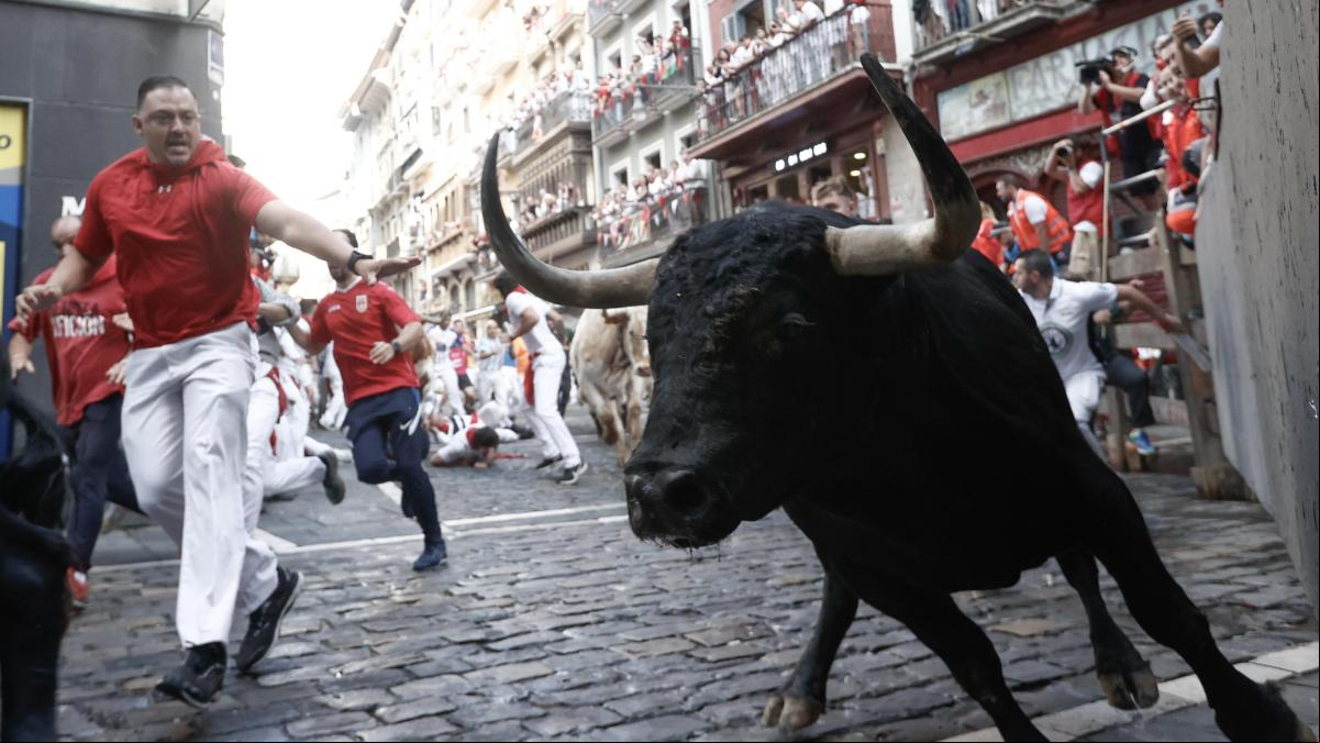 Cuarto encierro de San Fermín, hoy en directo: heridos y última hora del parte médico en Pamplona