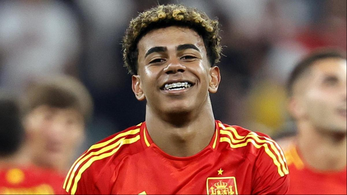 El padre de Lamine Yamal posa con su hijo tras el golazo contra Francia: Qué bonita es la vida así, gracias, Dios mío