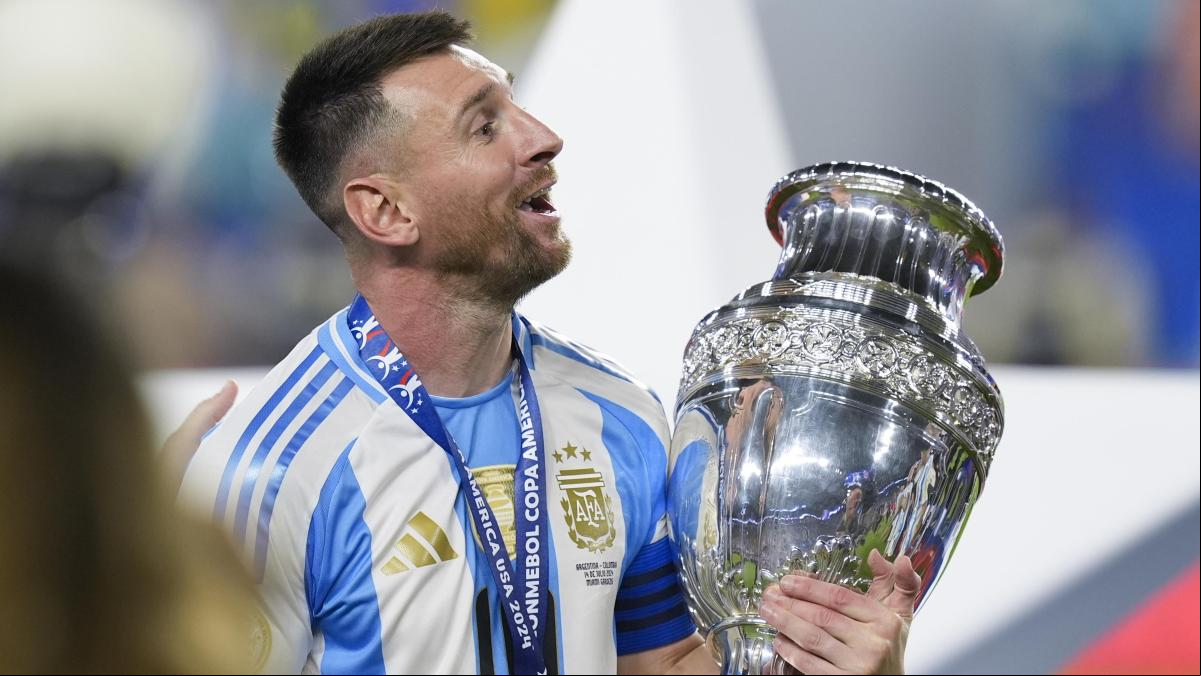 Messi se consolida como el jugador con más títulos de la historia