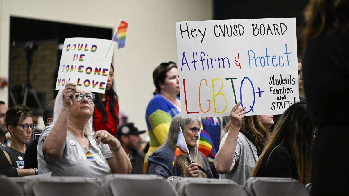 California prohíbe a las escuelas avisar a los padres del cambio de género de sus hijos