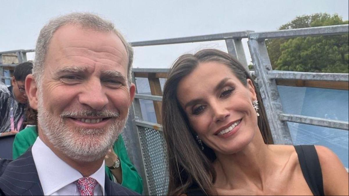Felipe y Letizia publican la selfie que se hicieron en el Trocadero