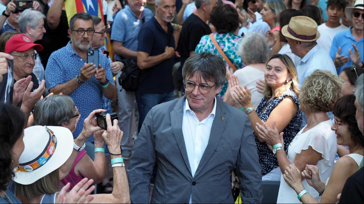 Puigdemont reitera que volverá para una investidura aunque lo detengan