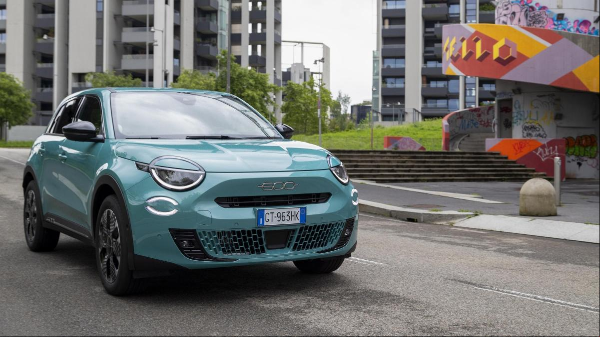 El nuevo Fiat 600 híbrido gasta menos combustible y se puede comprar por 99 euros al mes