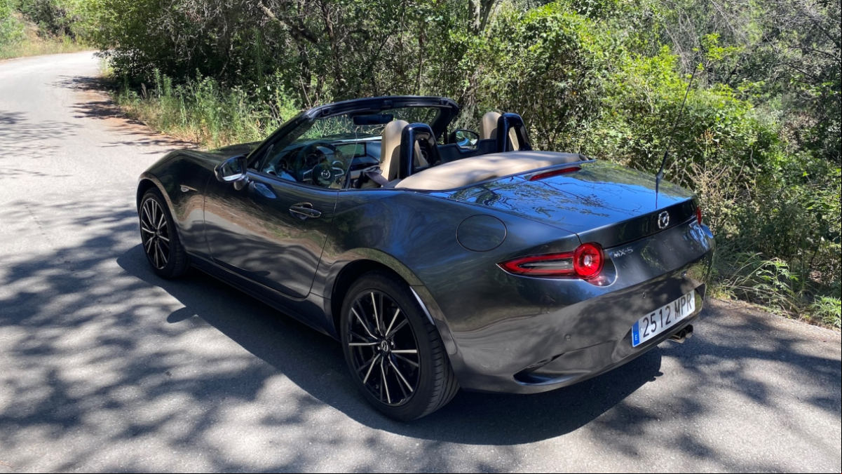 Desgranamos las virtudes del Mazda MX-5, el descapotable más vendido del mundo