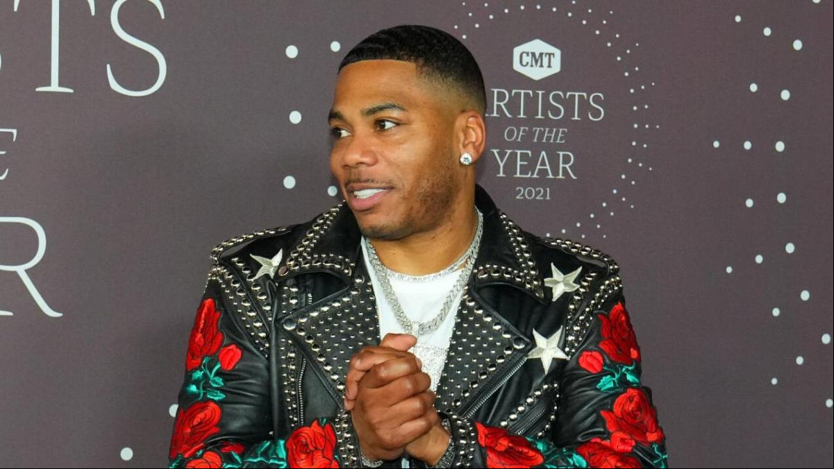 El rapero Nelly es arrestado en St. Louis por cargos de posesión de drogas y un caso pendiente de tráfico