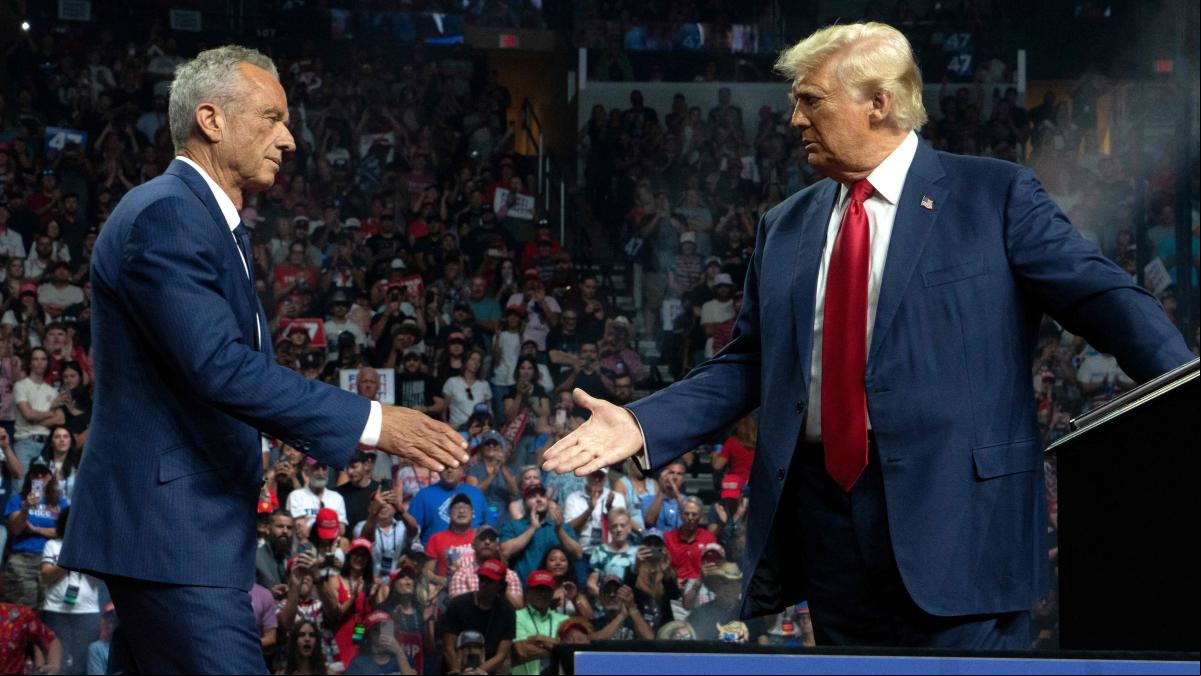 Los demócratas confían en que la alianza de Kennedy y Trump no impactará en la carrera electoral