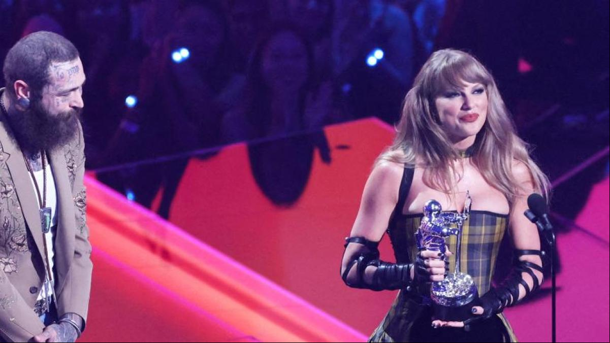 Taylor Swift arrasa en los MTV VMAs y dedica un emotivo discurso a su novio, Travis Kelce: “Todo lo que toca se convierte en magia”