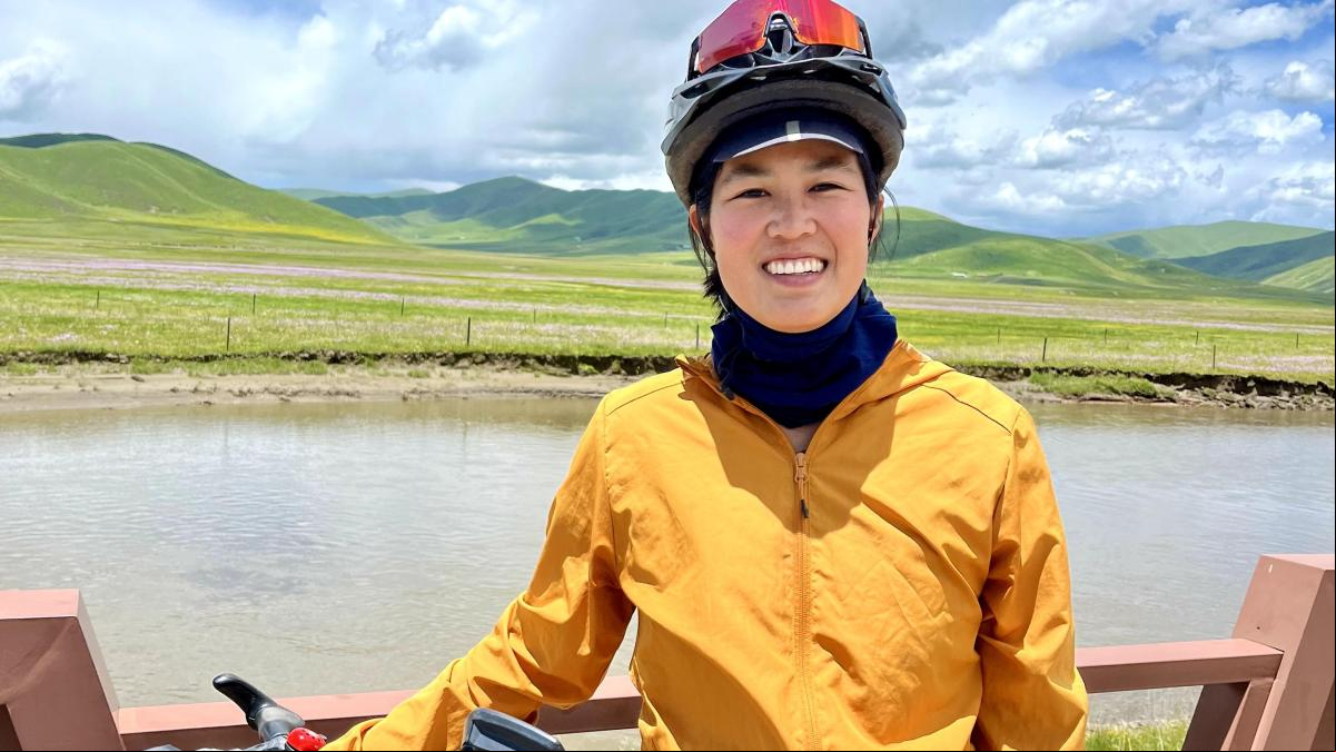De Zaragoza a China en bici para regresar a sus raíces: “Me ha cambiado la vida”