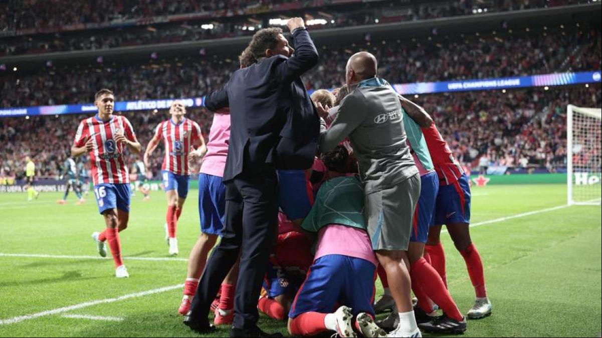 Giménez salva el debut del Atlético en la Champions