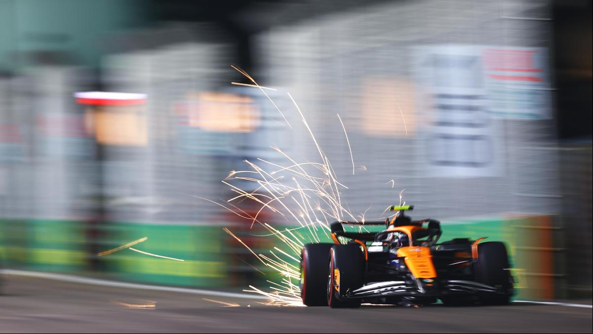 F1: Los Ferrari comienzan fuertes en Singapur; Alonso esquiva el muro con una salvada