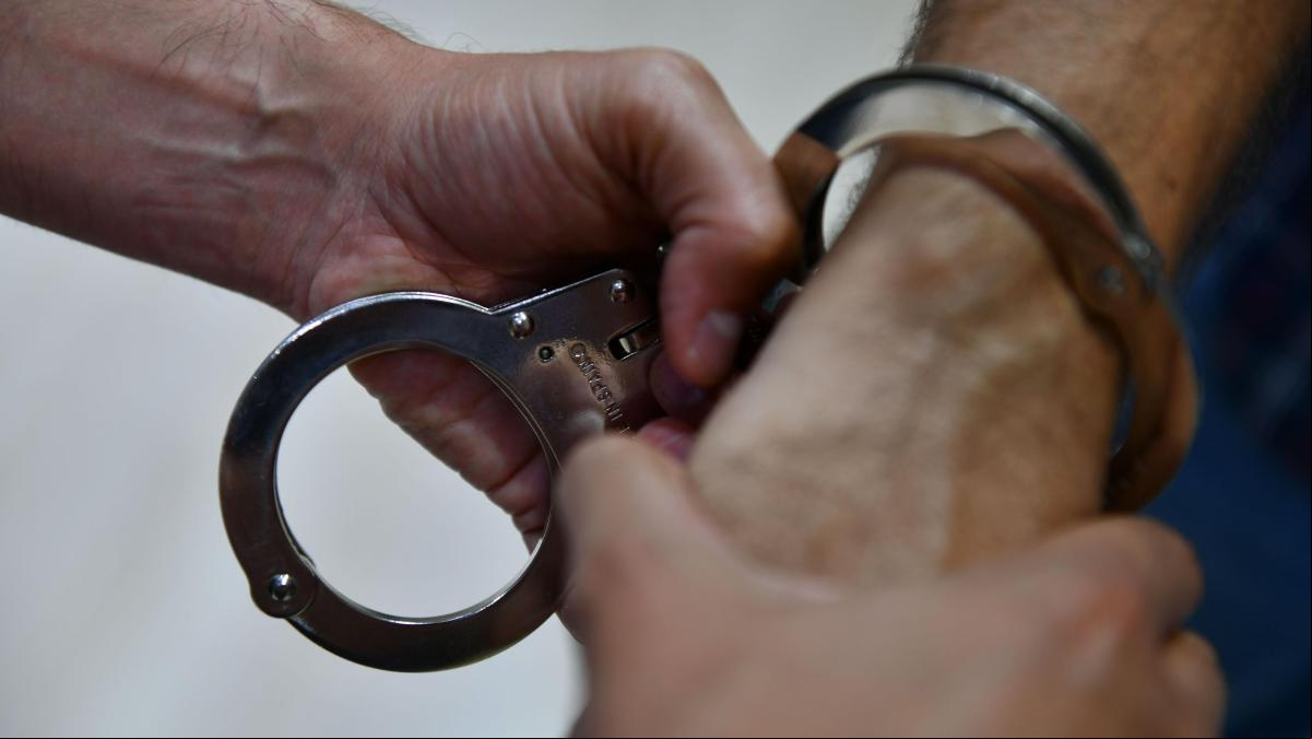 Detienen un hombre por maltratar a su mujer e hijos menores de edad en València Detienen un hombre por maltratar a su mujer e hijos menores de edad en València