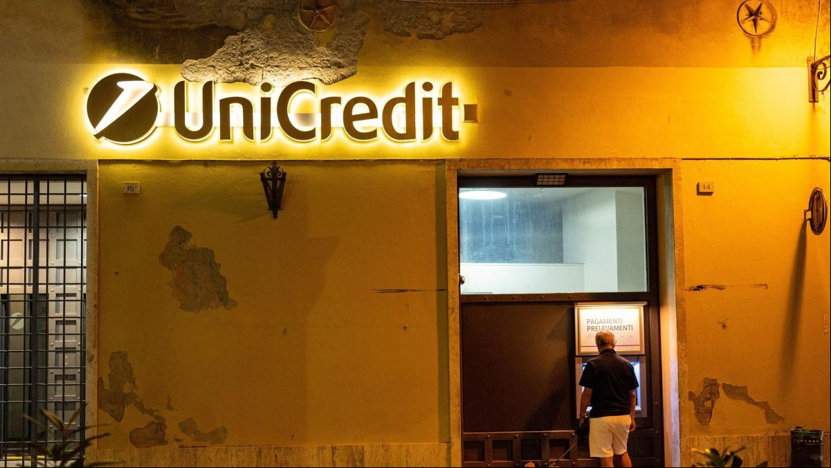 Unicredit irrita al Gobierno alemán al ampliar su peso en Commerzbank