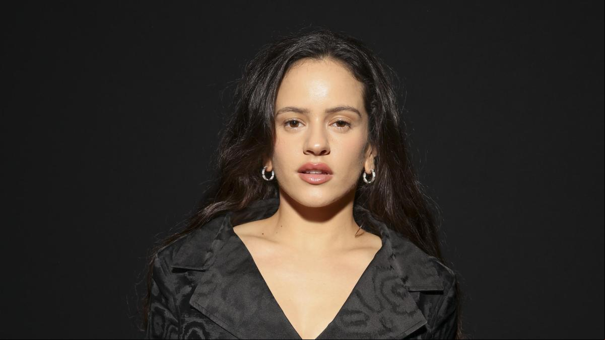 Rosalía, la nueva Lady Dior: su impecable look para el desfile de la firma en París