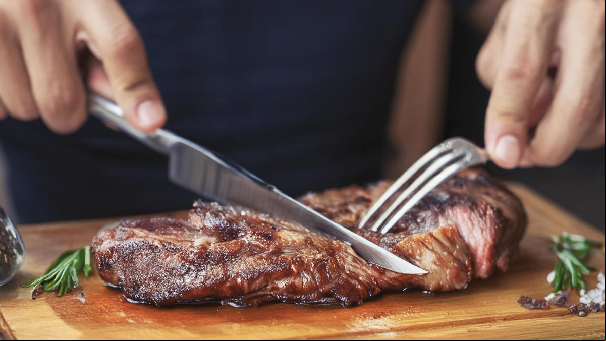 Animar a los hombres a comer menos carne es clave para la salud del planeta, según Harvard