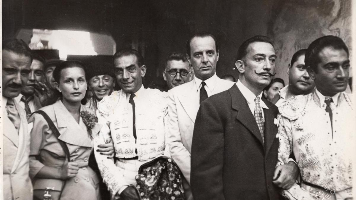 La relación de Salvador Dalí con Barcelona, a través de 120 fotografías