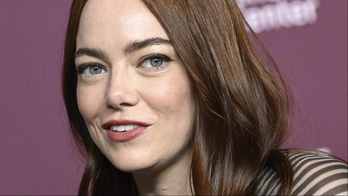 Emma Stone lleva las transparencias al estilo boho