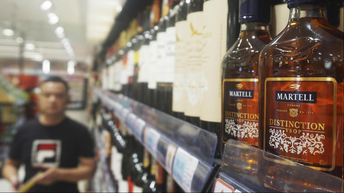 China aplica aranceles al brandy europeo y eleva el temor a la guerra comercial