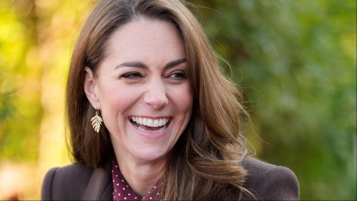 Vestido reciclado y un nuevo anillo: las claves del look de la reaparición de Kate Middleton