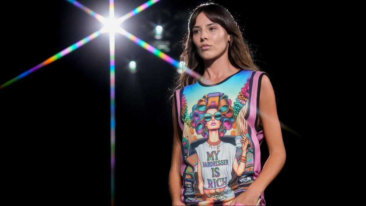 Custo recupera sus famosas camisetas con grafismos en la 080 Barcelona Fashion