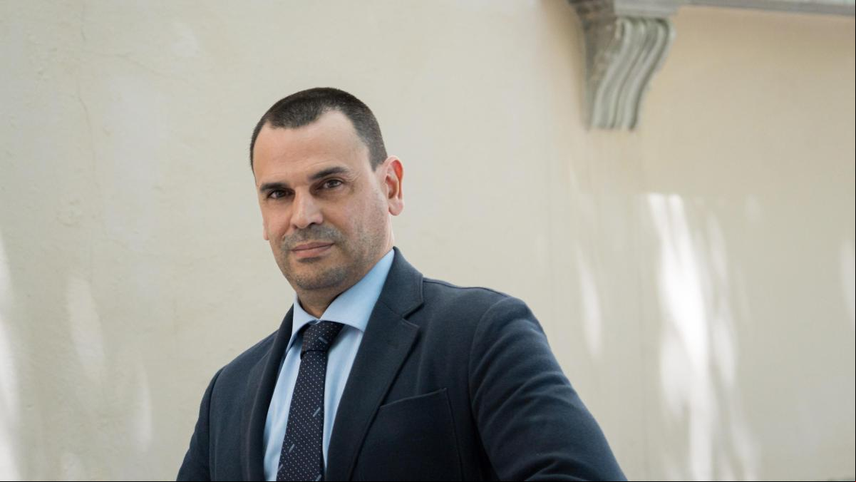 La jueza cita a declarar como investigado a la pareja de Ayuso por el fraude fiscal