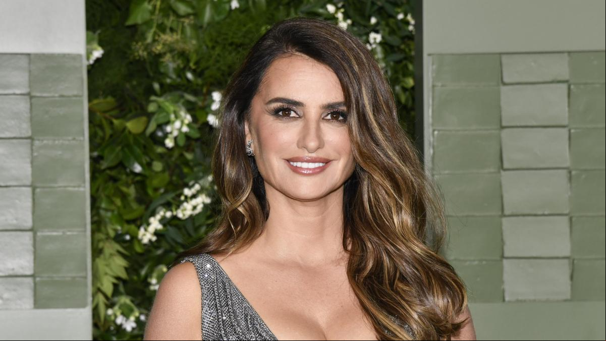 Penélope Cruz se marca un Angelina Jolie con un look brillante