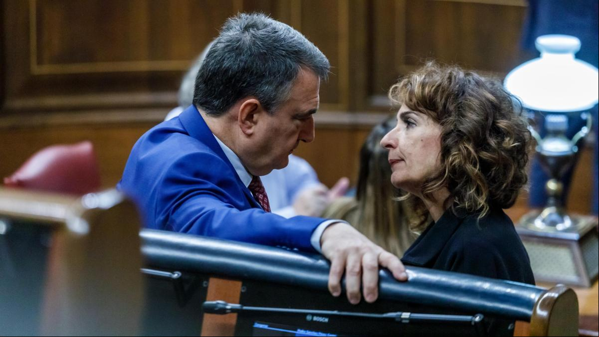 El PNV planta a Hacienda en la reunión del impuesto energético y complica los planes del Gobierno