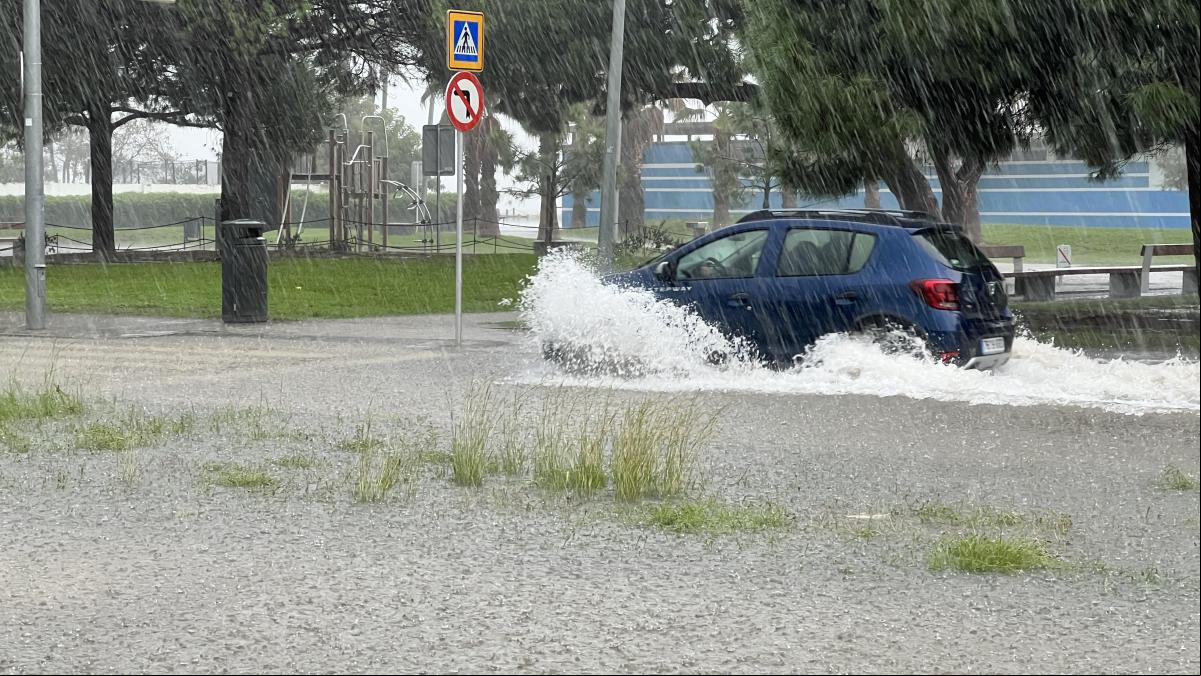 Rodalies suspendido por la DANA y carreteras cortadas