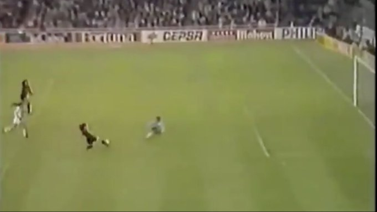 Recuerdan el surrealista gol anulado al Milan contra el Real Madrid por un fuera de juego inexistente: “Qué vergüenza” Recuerdan el surrealista gol anulado al Milan contra el Real Madrid por un fuera de juego inexistente: “Qué vergüenza”