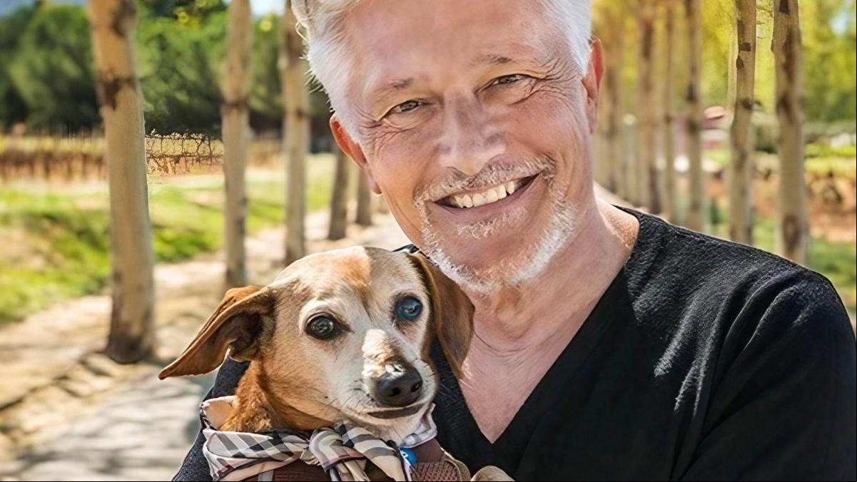 Modelo autodidacta y figurante en películas, a los 63: “He trabajado con Liam Neeson o Carmen Maura”