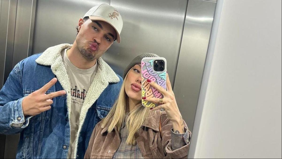 Alejandra Rubio sorprende con unas románticas y pasionales fotografías junto a Carlo Costanzia a un mes de dar a luz