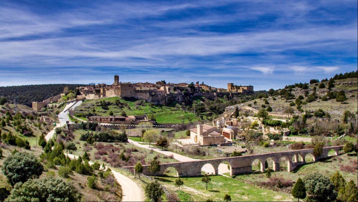 Este es el mejor pueblo de España para visitar en diciembre, según National Geographic: una joya medieval cerca de Madrid