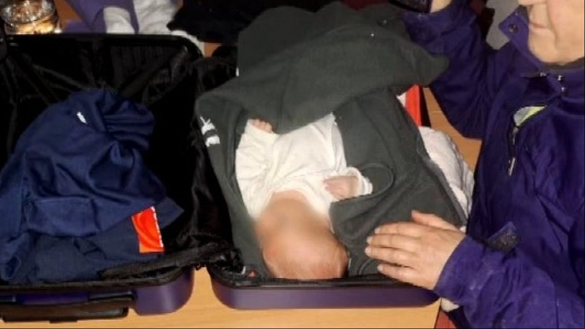 Un bebé sobrevive en una maleta a la DANA de Paiporta: “Eso era una ratonera”