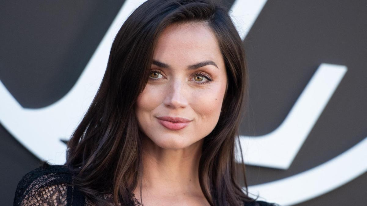 El truco de Ana de Armas que copiarás para acertar con las transparencias