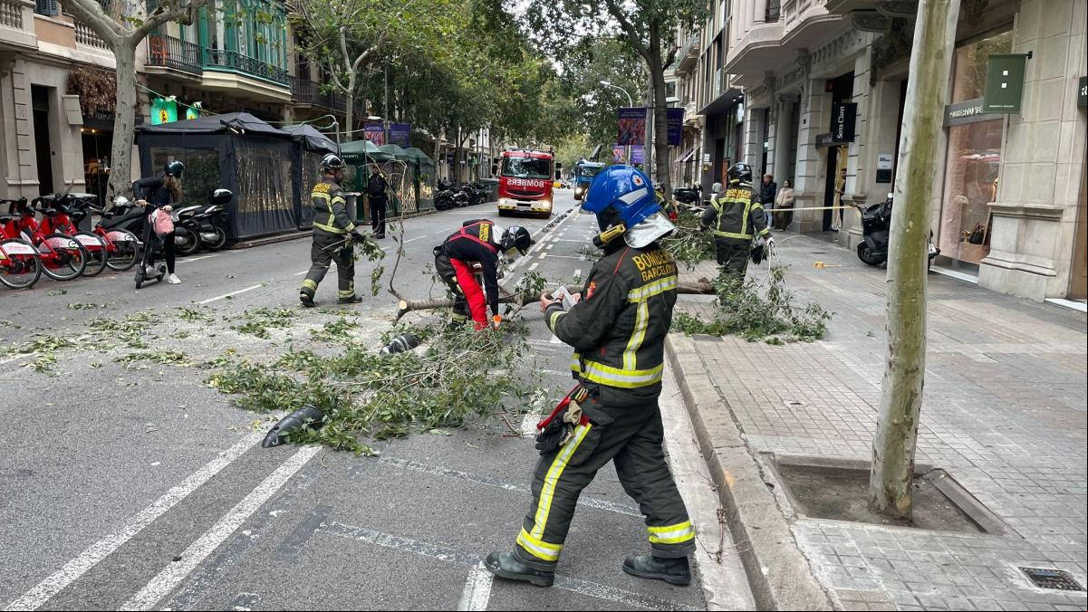 Alerta por fuertes vientos en Barcelona y Tarragona, última hora en directo de la borrasca Caetano
