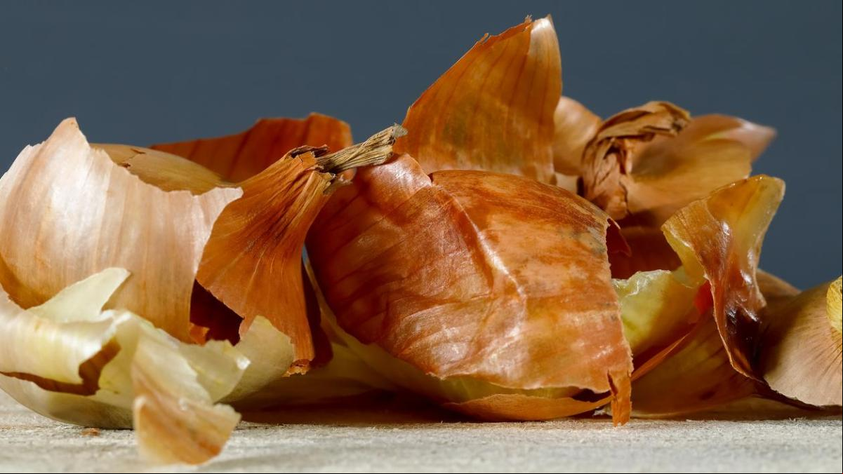 No las deseches: consumir las cáscaras de estas verduras podría mejorar tu salud