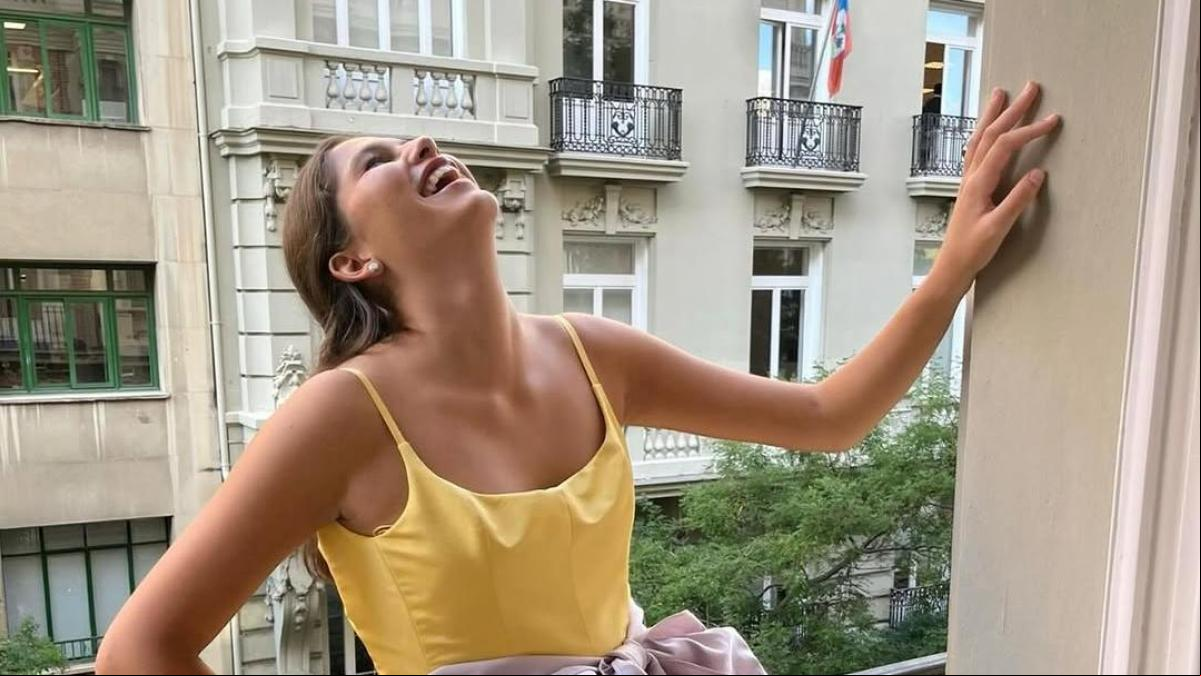 El elegante vestido reutilizado que lució Eugenia de Borbón en el Baile de Debutantes