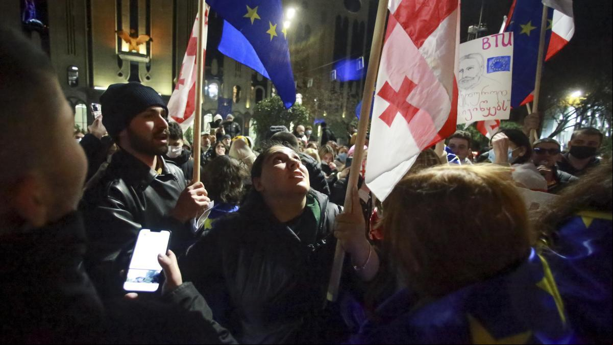 La oposición vuelve a las calles en Georgia contra la suspensión de negociaciones con la UE