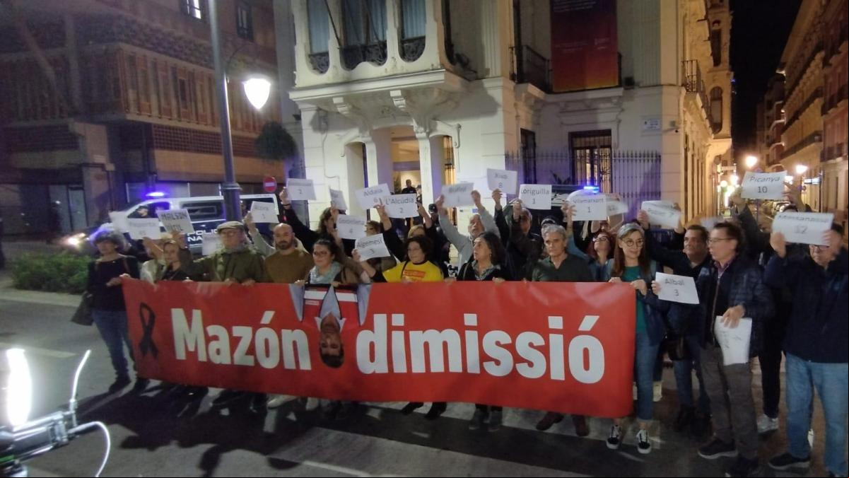Concentraciones un mes después de la dana con una exigencia unánime: la dimisión de Mazón