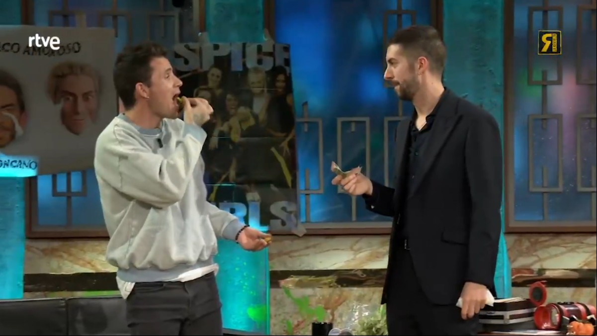 Dani Martín cambia las preguntas clásicas de ‘La Revuelta’ por un reto más “picante”