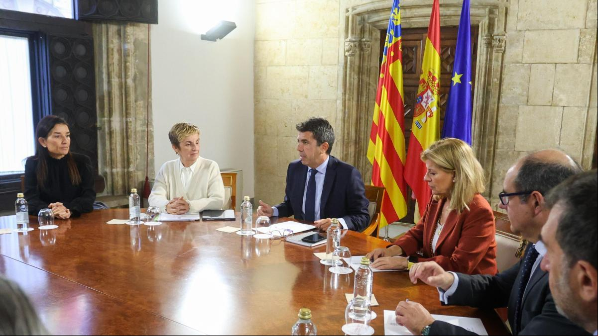 Mazón elude los malos sondeos y dice que ahora solo piensa en el objetivo de la reconstrucción