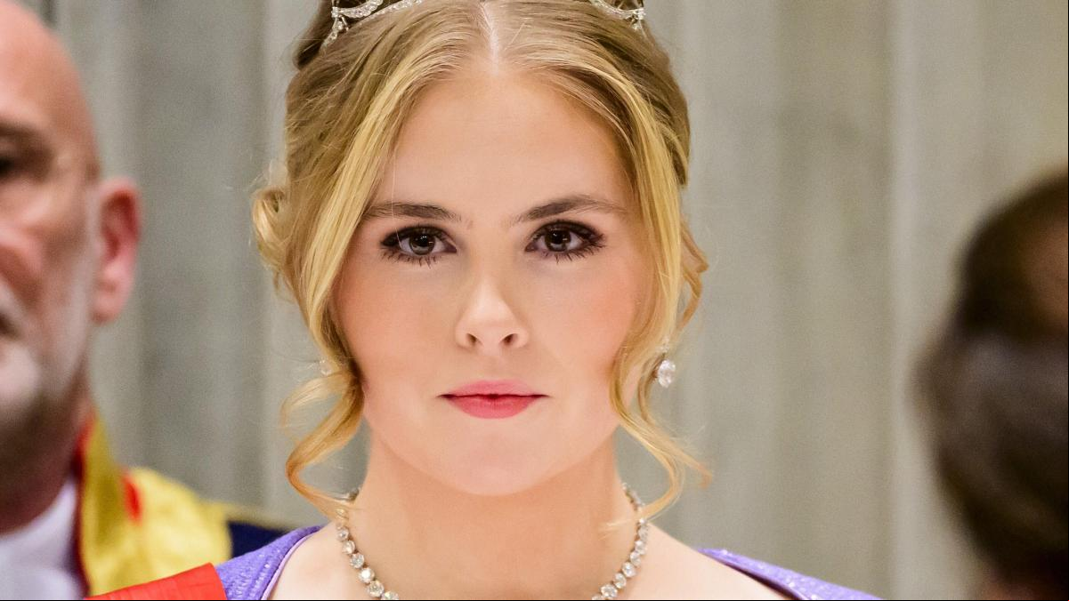 Amalia de Holanda encuentra su estilo: su vestido favorito y el significativo guiño a su madre