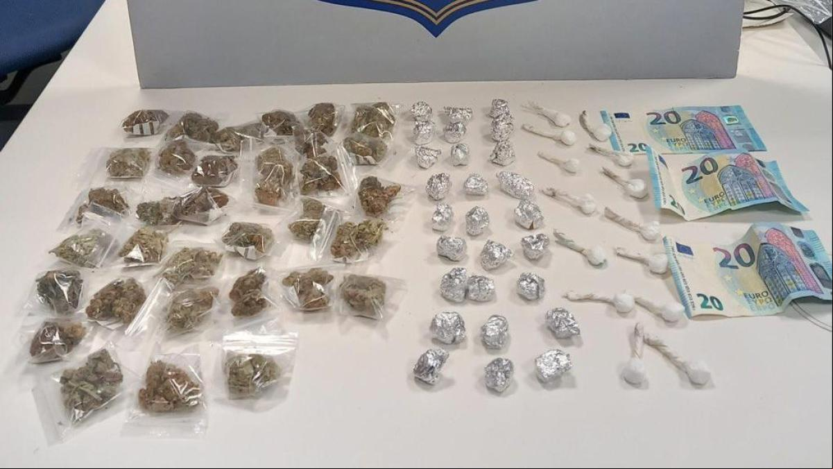 Detenido por traficar con drogas en las inmediaciones del instituto de Calella