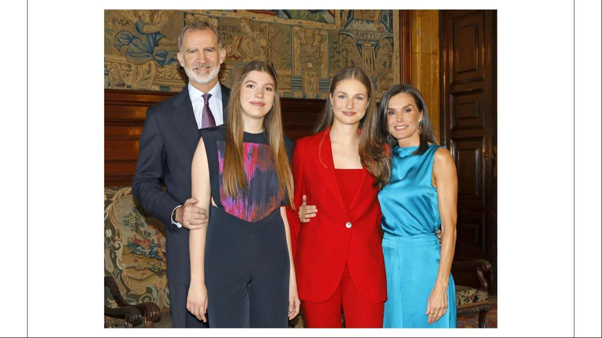 Los Reyes recuerdan a las víctimas de las riadas en su felicitación navideña Los Reyes recuerdan a las víctimas de las riadas en su felicitación navideña