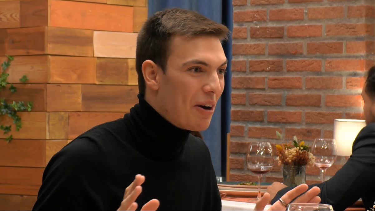 La atrevida confesión de un piloto que ha dejado impactada a su cita en First Dates: Espero que esto no llegue a ningún jefe
