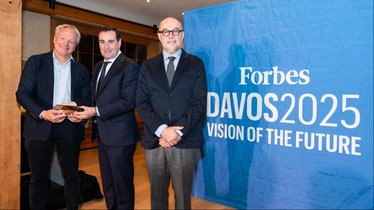 El consejero delegado de Mango, Toni Ruiz, premio Forbes en el marco de Davos