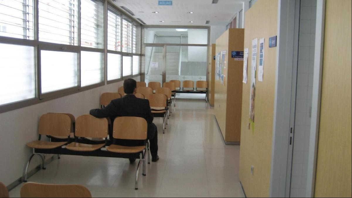 Los ambulatorios de Catalunya recuperan la conexión telefónica