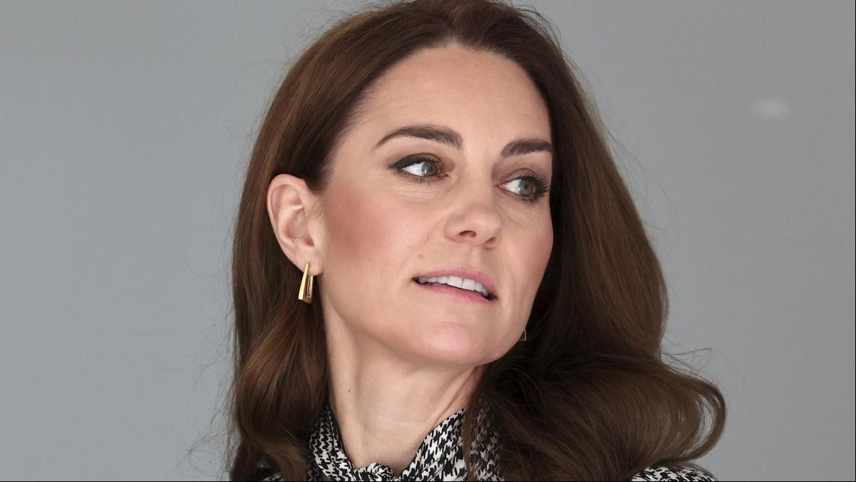 Kate Middleton recupera uno de sus vestidos favoritos de Zara: con estampado atemporal y un detalle muy coqueto
